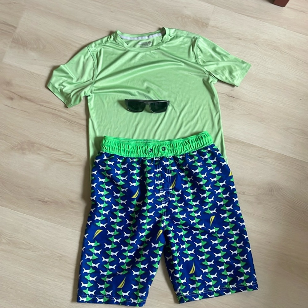 Boys 10/12 size L swim bundle -trunks rash-guard & glasses -good condition